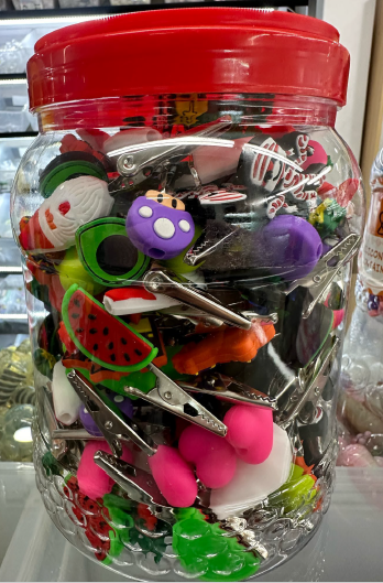 150 pcs - JAR of Roach Clips Assorted Designs