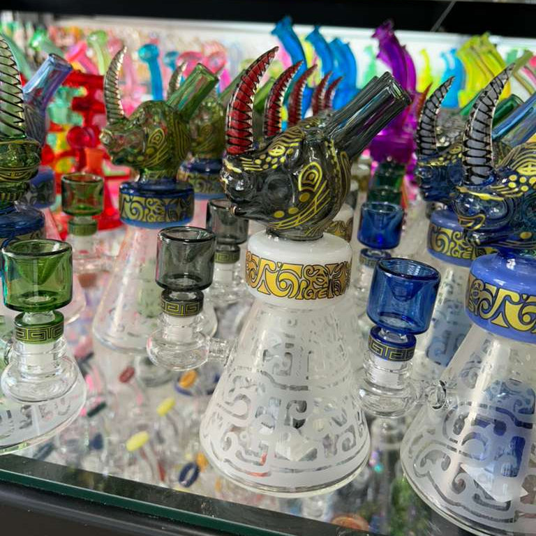 8 Inch Rhinoceros Design Glass Bong